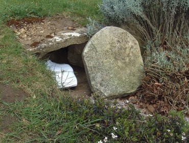 easter-tomb-card